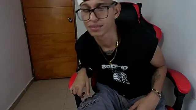 Niklausxxx online show from March 3, 4:40 am