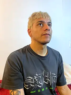 Snapshot of acid_timee chatting on November 20, 3:07 am acid timee online show from November 20, 3:07 am