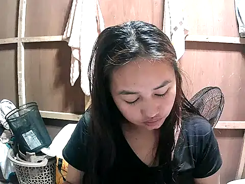 Snapshot of Cloudette_17 chatting on March 3, 10:32 am Cloudette 17 online show from March 3, 10:32 am