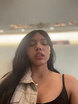 jadelaurent online show from March 25, 4:02 pm