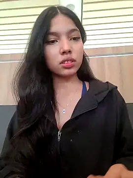 Snapshot of jadelaurent chatting on June 1, 6:31 pm jadelaurent online show from June 1, 6:31 pm