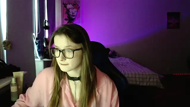 LunaXcherry online show from April 9, 4:56 pm