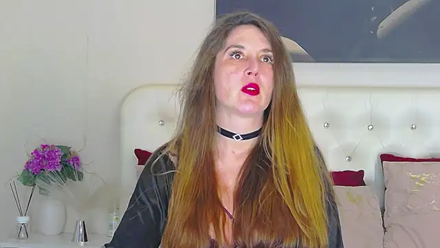 Snapshot of AzeliaHart chatting on February 16, 12:07 am AzeliaHart online show from February 16, 12:07 am