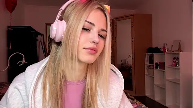 Snapshot of Evva_mayy chatting on March 2, 6:58 am Evva mayy online show from March 2, 6:58 am