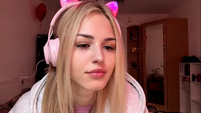 Snapshot of Evva_mayy chatting on March 2, 7:15 am Evva mayy online show from March 2, 7:15 am