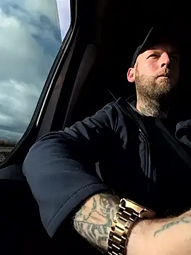 dave32000 online show from February 16, 10:22 am