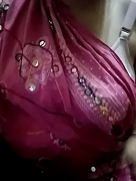 Snapshot of Simran_008 chatting on April 22, 4:19 pm Simran 008 online show from April 22, 4:19 pm