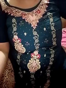 Snapshot of Simran_008 chatting on April 23, 12:29 pm Simran 008 online show from April 23, 12:29 pm