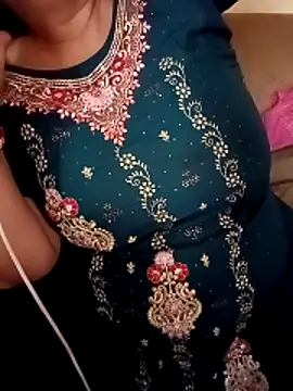 Snapshot of Simran_008 chatting on April 29, 9:35 am Simran 008 online show from April 29, 9:35 am