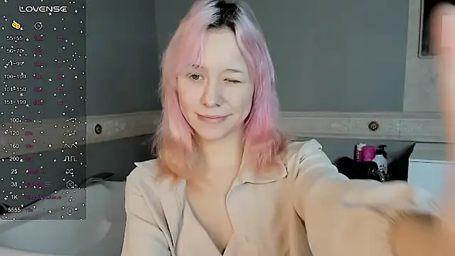 EmilyTrase online show from April 10, 1:11 am