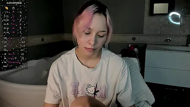 EmilyTrase online show from April 11, 1:21 am