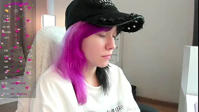 Snapshot of EmilyTrase chatting on June 30, 1:17 am EmilyTrase online show from June 30, 1:17 am