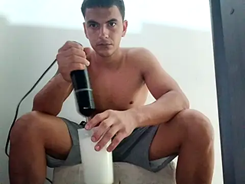 Snapshot of Ironid chatting on February 13, 5:53 pm Ironid online show from February 13, 5:53 pm