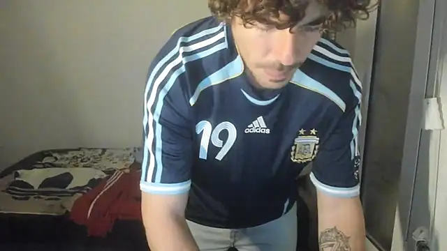 Snapshot of joaquin420_hot chatting on February 9, 10:14 pm joaquin420 hot online show from February 9, 10:14 pm