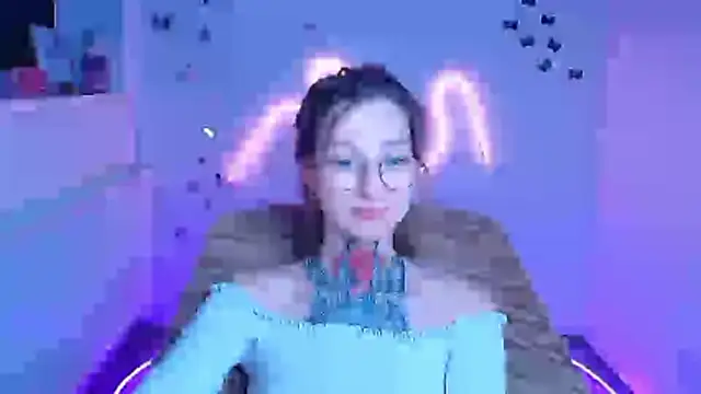 Esmi Winter online show from March 25, 6:36 pm