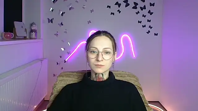 Esmi Winter online show from April 15, 11:28 am