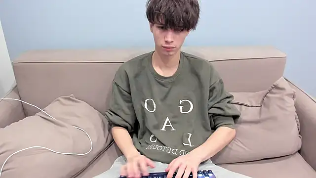 Snapshot of Ur_NextDoor_Boy chatting on February 10, 7:29 pm Ur NextDoor Boy online show from February 10, 7:29 pm