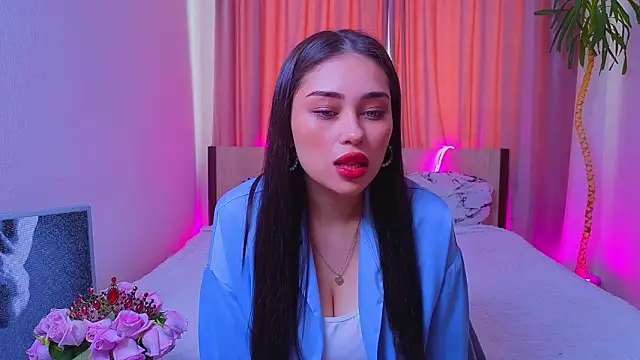 Snapshot of Sofia_Plump chatting on February 17, 9:39 am Sofia Plump online show from February 17, 9:39 am