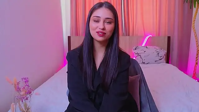 Snapshot of Sofia_Plump chatting on February 18, 10:11 am Sofia Plump online show from February 18, 10:11 am