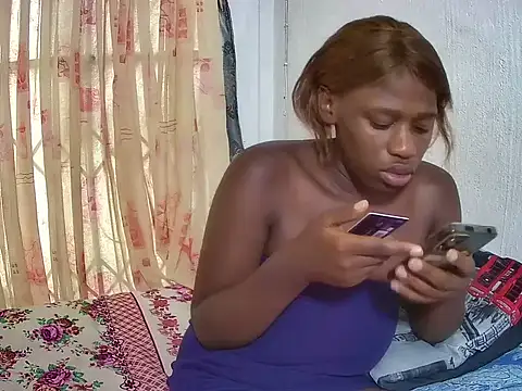 Snapshot of BlackBeauty2002 chatting on February 16, 8:21 am BlackBeauty2002 online show from February 16, 8:21 am