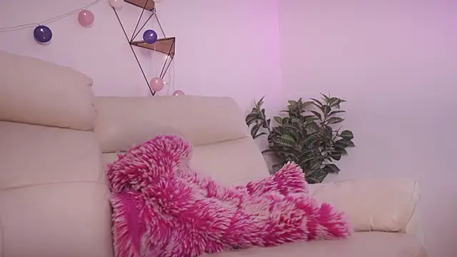 Shopie Colucci online show from March 10, 8:47 pm