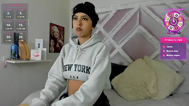 Snapshot of luxx_11 chatting on February 17, 12:45 pm luxx 11 online show from February 17, 12:45 pm