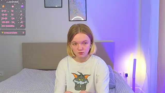 Snapshot of StellaBunny chatting on February 22, 5:19 am StellaBunny online show from February 22, 5:19 am