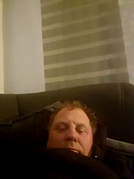 Snapshot of Demik71 chatting on February 20, 7:25 pm Demik71 online show from February 20, 7:25 pm