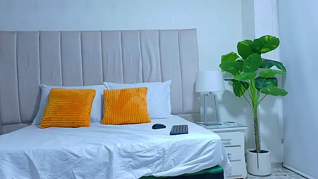 Snapshot of Brisa_Silva chatting on February 21, 11:22 am Brisa Silva online show from February 21, 11:22 am