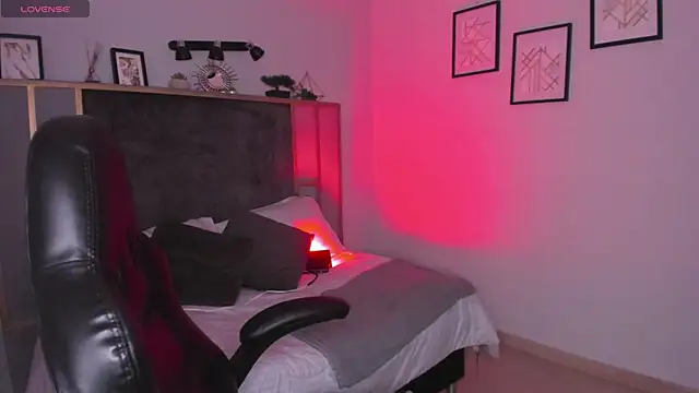 Lola 12  online show from April 16, 2:07 pm