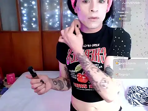 Snapshot of DanniHotBoy02 chatting on February 24, 4:16 pm DanniHotBoy02 online show from February 24, 4:16 pm