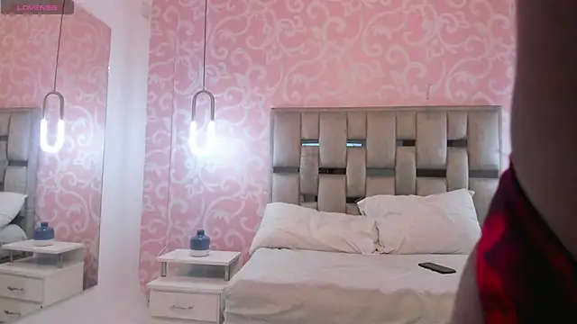 Snapshot of SamanthaGrace1 chatting on February 10, 10:03 pm SamanthaGrace1 online show from February 10, 10:03 pm