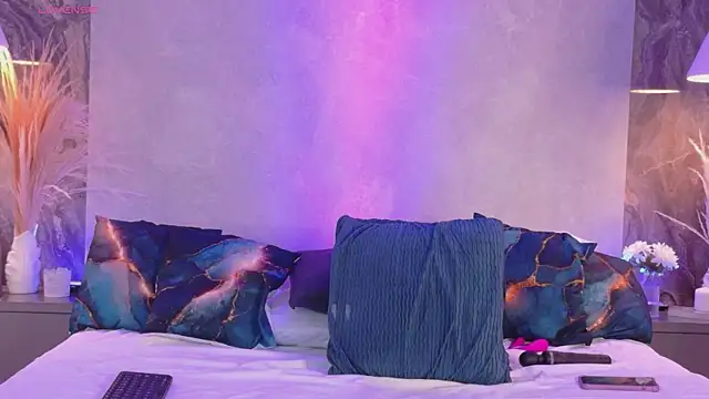 Hannah-Prada online show from March 30, 11:33 am