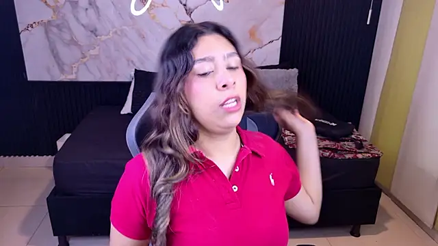 Snapshot of Sophie19__ chatting on February 16, 11:39 am Sophie19 online show from February 16, 11:39 am