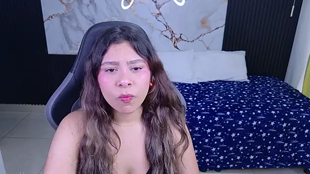 Snapshot of Sophie19__ chatting on March 1, 12:18 pm Sophie19 online show from March 1, 12:18 pm