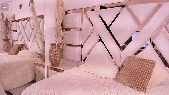 Snapshot of Evadne_Stein chatting on February 11, 9:09 pm Evadne Stein online show from February 11, 9:09 pm