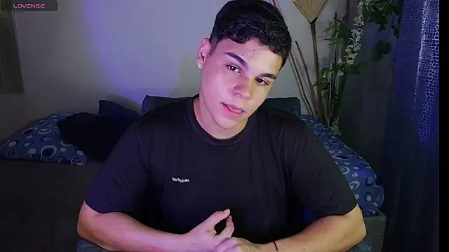 eithan jonnes online show from April 17, 9:29 pm