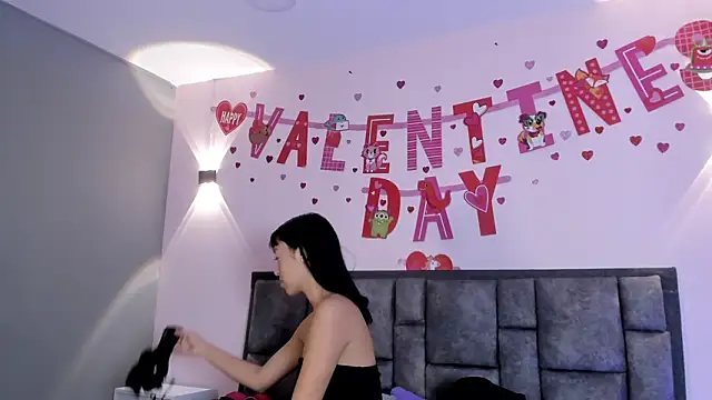 Snapshot of PeytonLouise chatting on February 17, 12:45 pm PeytonLouise online show from February 17, 12:45 pm