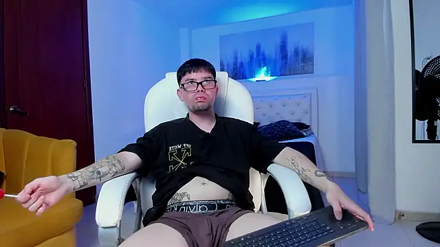 KaiStein online show from February 11, 7:19 pm