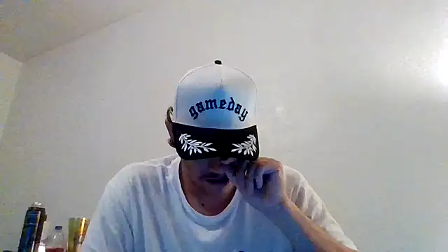 Snapshot of Tallhungandcloudy chatting on February 19, 8:21 am Tallhungandcloudy online show from February 19, 8:21 am