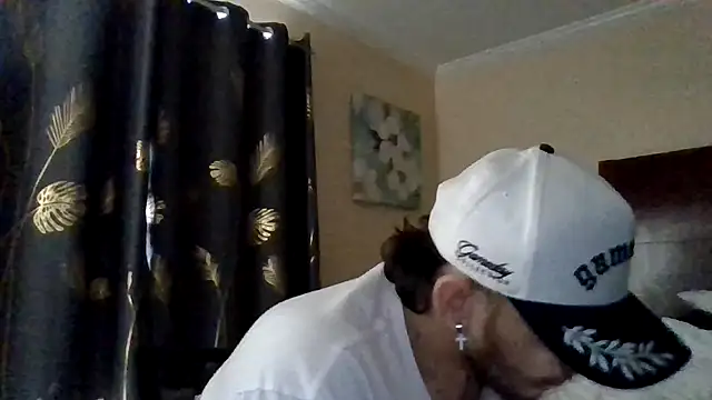Snapshot of Tallhungandcloudy chatting on April 22, 4:19 pm Tallhungandcloudy online show from April 22, 4:19 pm