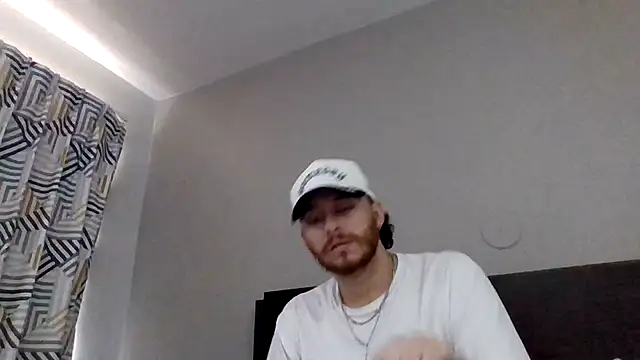 Snapshot of Tallhungandcloudy chatting on April 24, 11:07 pm Tallhungandcloudy online show from April 24, 11:07 pm