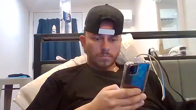 Snapshot of Tallhungandcloudy chatting on May 6, 5:03 am Tallhungandcloudy online show from May 6, 5:03 am