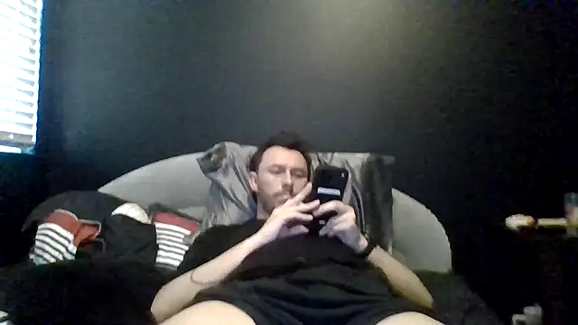 Snapshot of Tallhungandcloudy chatting on May 17, 9:33 pm Tallhungandcloudy online show from May 17, 9:33 pm