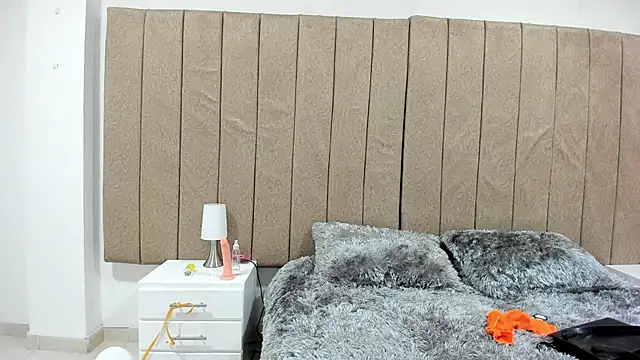 Snapshot of valery_slim18 chatting on February 16, 12:01 pm valery slim18 online show from February 16, 12:01 pm