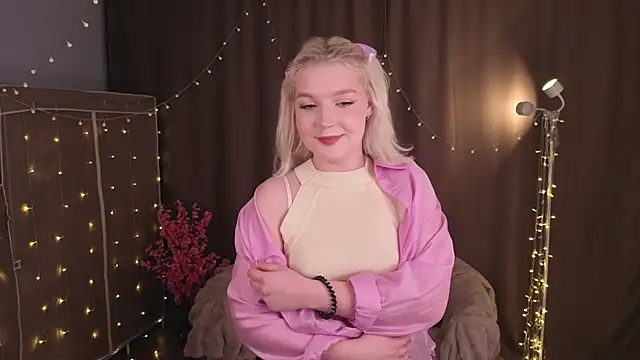 TobiteAnnie online show from February 19, 4:58 pm