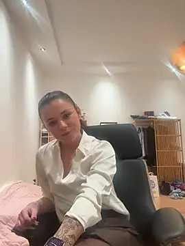 alwayshornyvivi online show from February 21, 5:03 pm