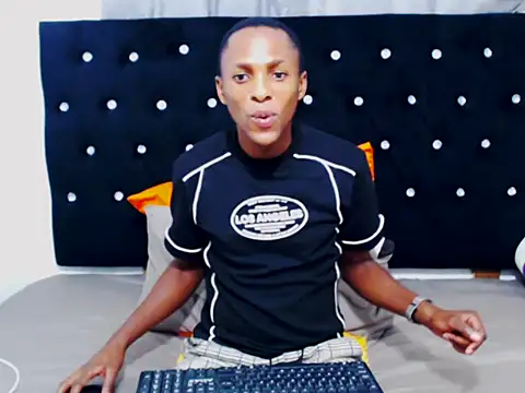 NtandoXx online show from April 6, 11:05 pm