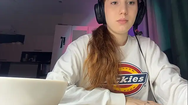 Snapshot of AliceCarrol chatting on February 28, 8:32 pm AliceCarrol online show from February 28, 8:32 pm