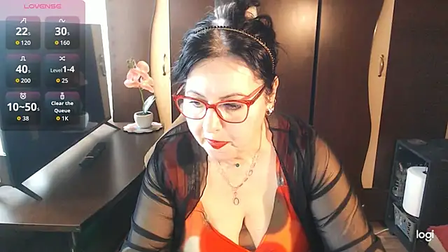 exiMIlf online show from April 5, 10:45 am